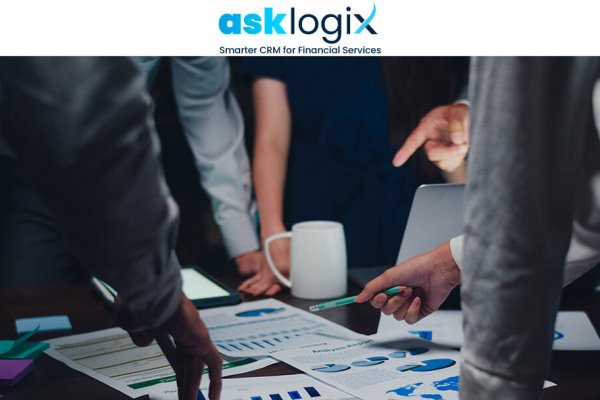 équipe en réunion de travail