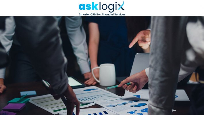 équipe en réunion de travail